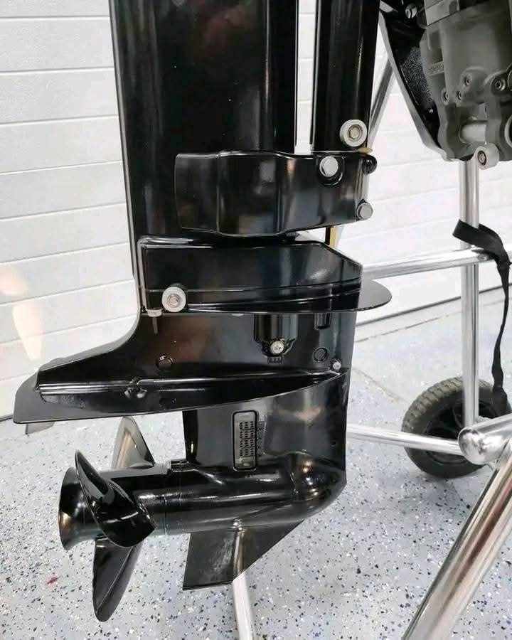 Suzuki 25HP compact outboard